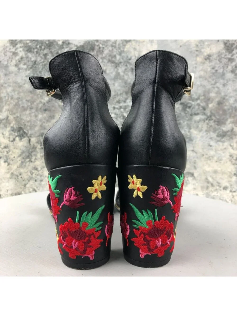 Kenneth Cole Reaction Womens 9.5M Lolita2 Black Leather Floral High Heel Sandals